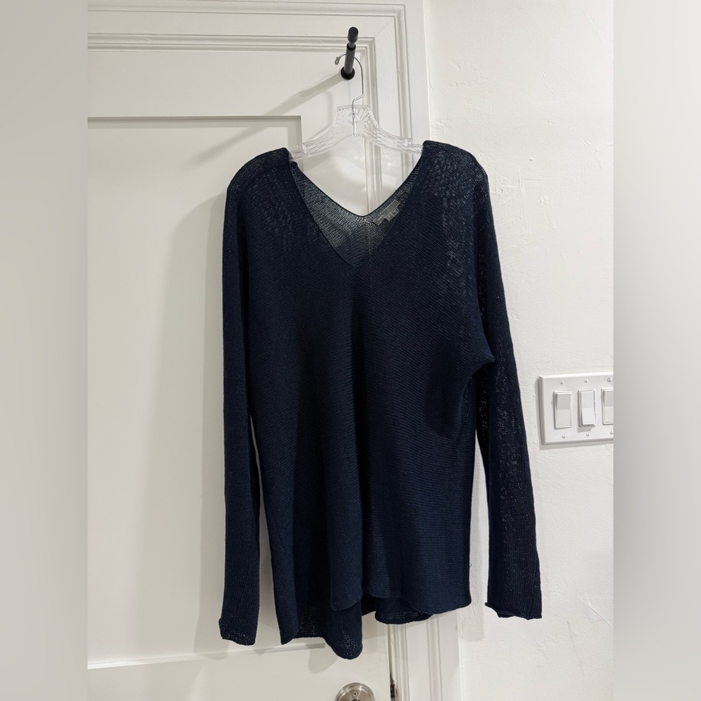 Vince navy blue woven linen v neck sweater (has pulls and stress marks) (Read)